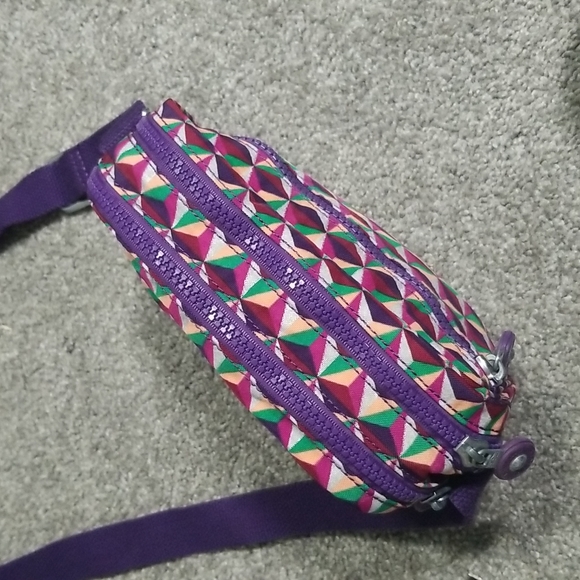 Super Cute Kipling Crossbody In Retired Kaleidoscope Triangle Pattern - Picture 10 of 12